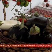 Բերքաբերում ներկայացված սպիտակ և մանուշակագույն սմբուկները