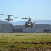Bell AH-1Z Viper և UH-1Y Venom ուղղաթիռները թռիչքի ժամանակ